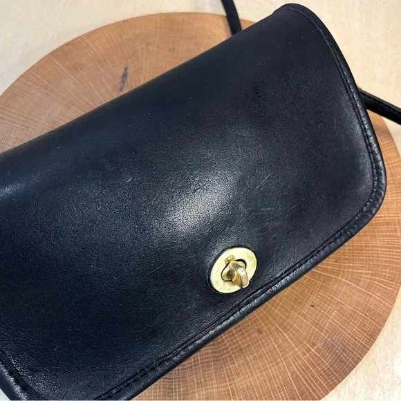 Vintage Coach Black Dinky 4422 Turnlock Crossbody Bag Made in USA NYC Era - Picture 13 of 16